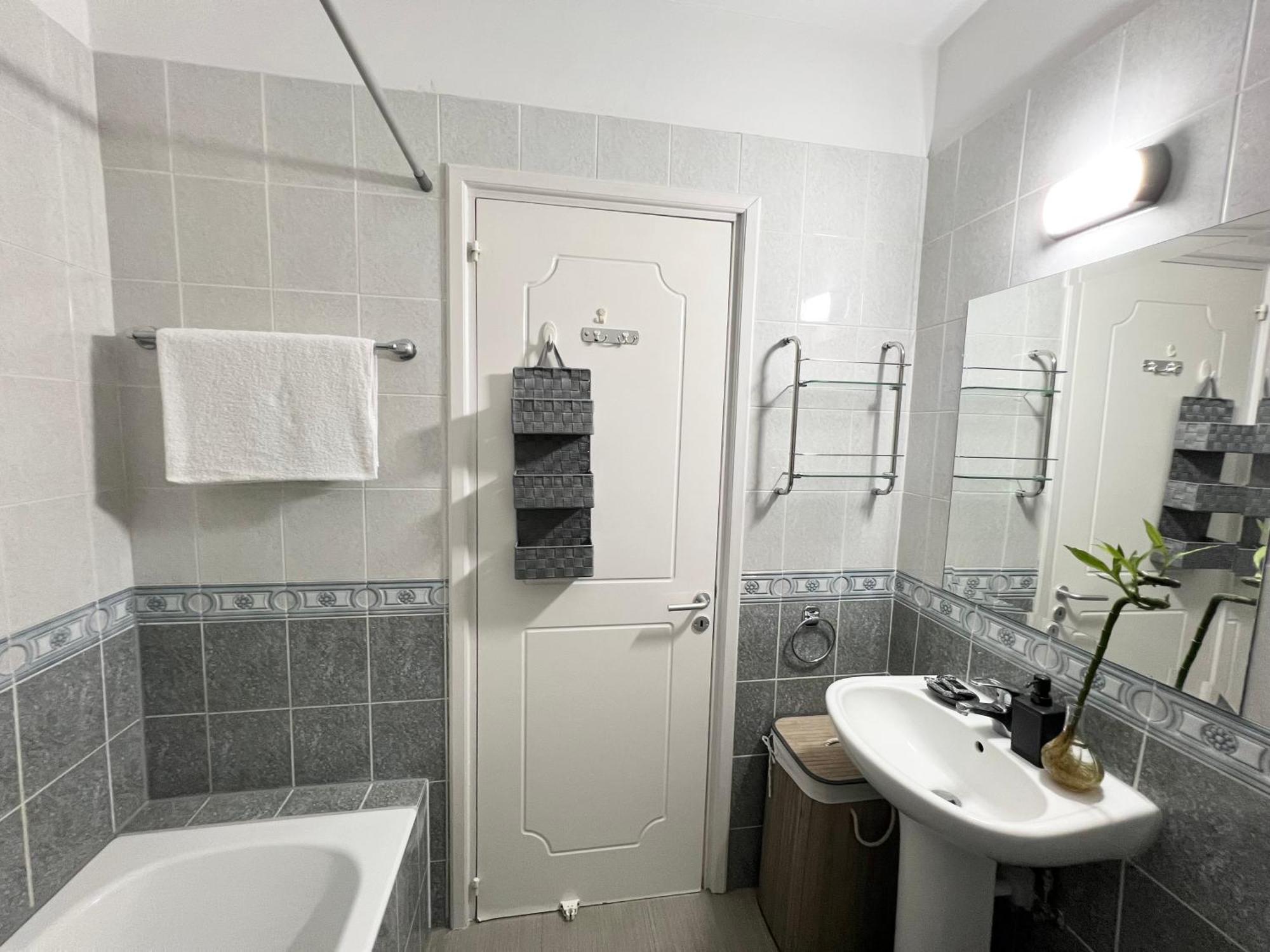212 Apartment, A 2-Bedroom Escape Paphos Eksteriør billede