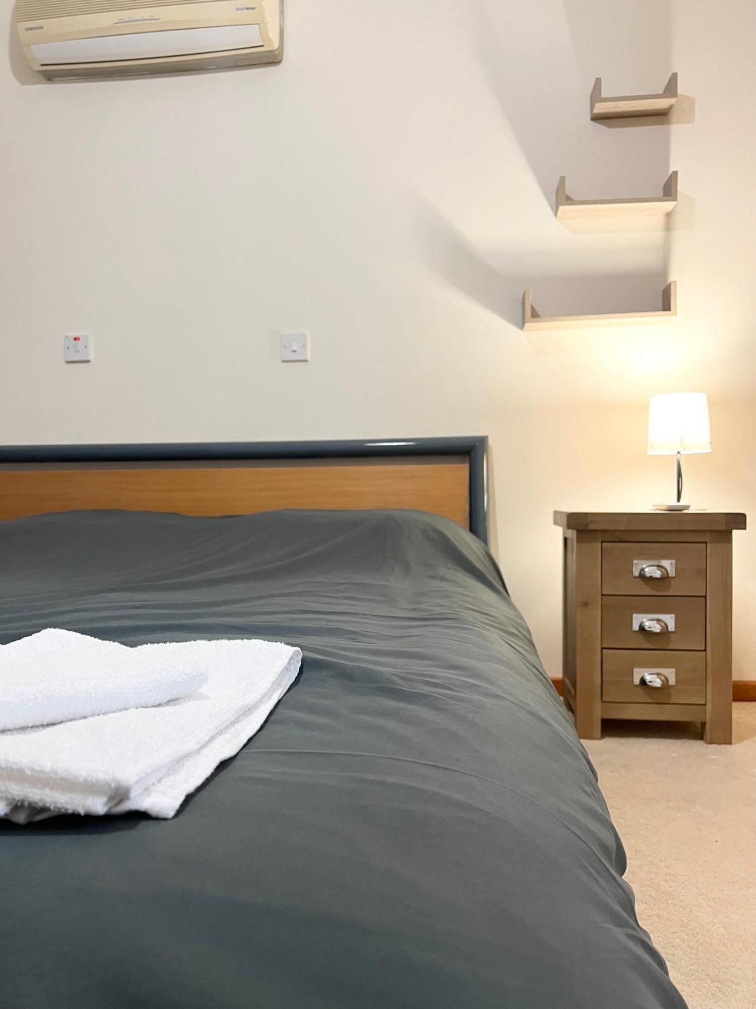 212 Apartment, A 2-Bedroom Escape Paphos Eksteriør billede
