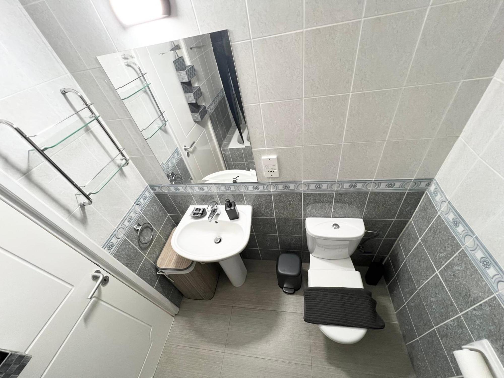 212 Apartment, A 2-Bedroom Escape Paphos Eksteriør billede