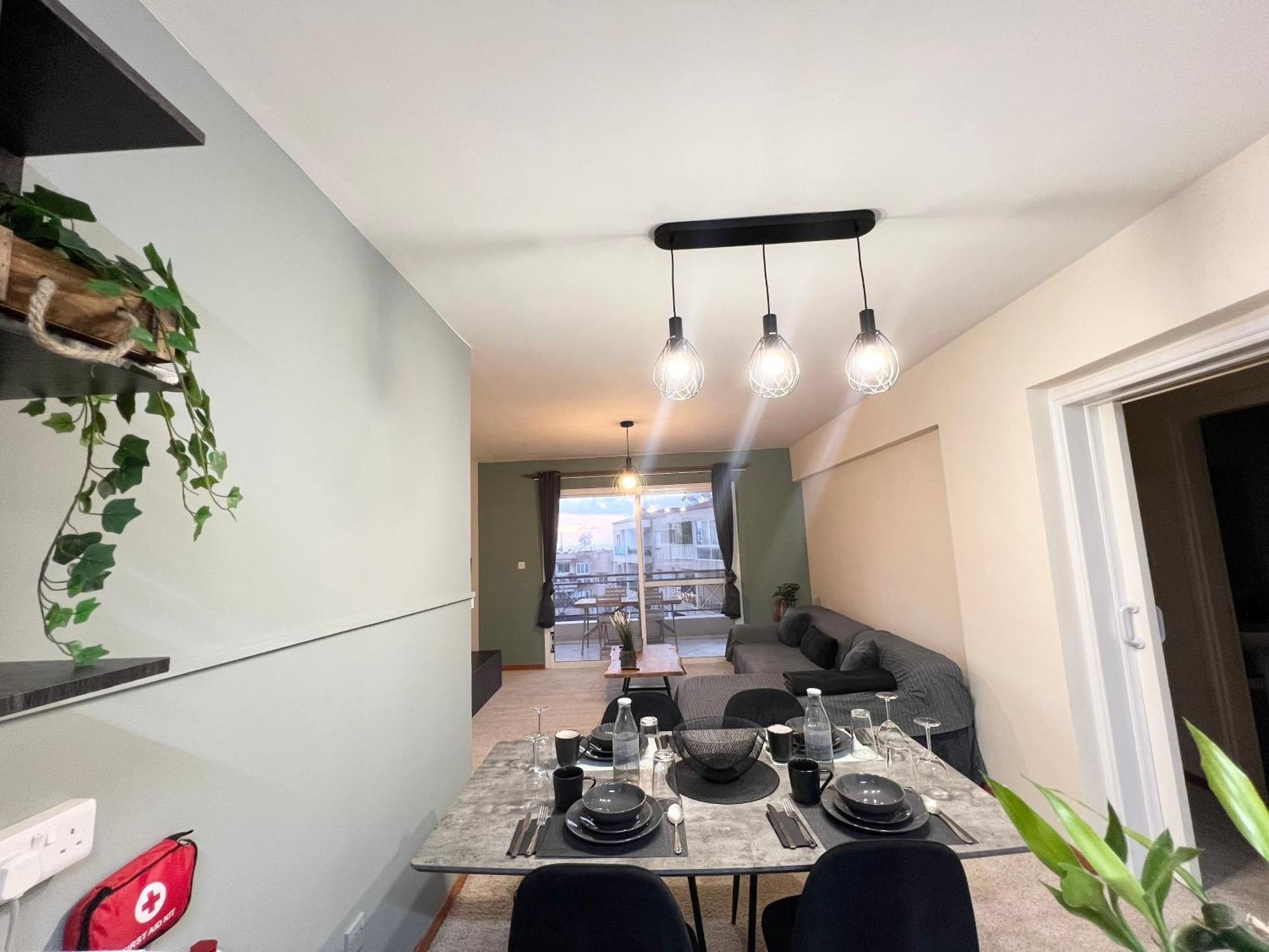 212 Apartment, A 2-Bedroom Escape Paphos Eksteriør billede